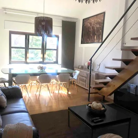 With 4 Bedrooms In With Wonderful City View And Wifi דירה
