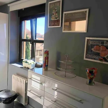With 4 Bedrooms In With Wonderful City View And Wifi דירה *