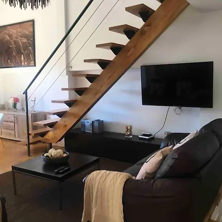 With 4 Bedrooms In With Wonderful City View And Wifi