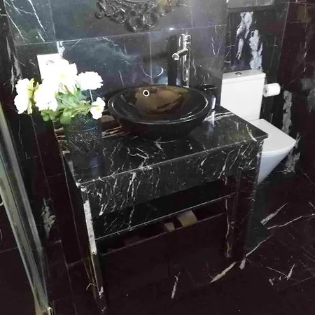 With 4 Bedrooms In With Wonderful City View And Wifi סלאמנקה