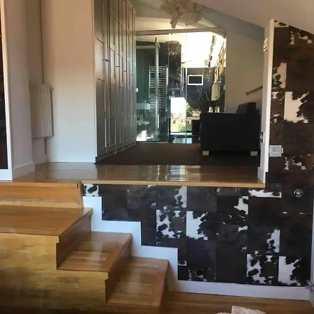 With 4 Bedrooms In With Wonderful City View And Wifi דירה