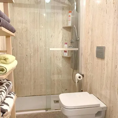 With 4 Bedrooms In With Wonderful City View And Wifi